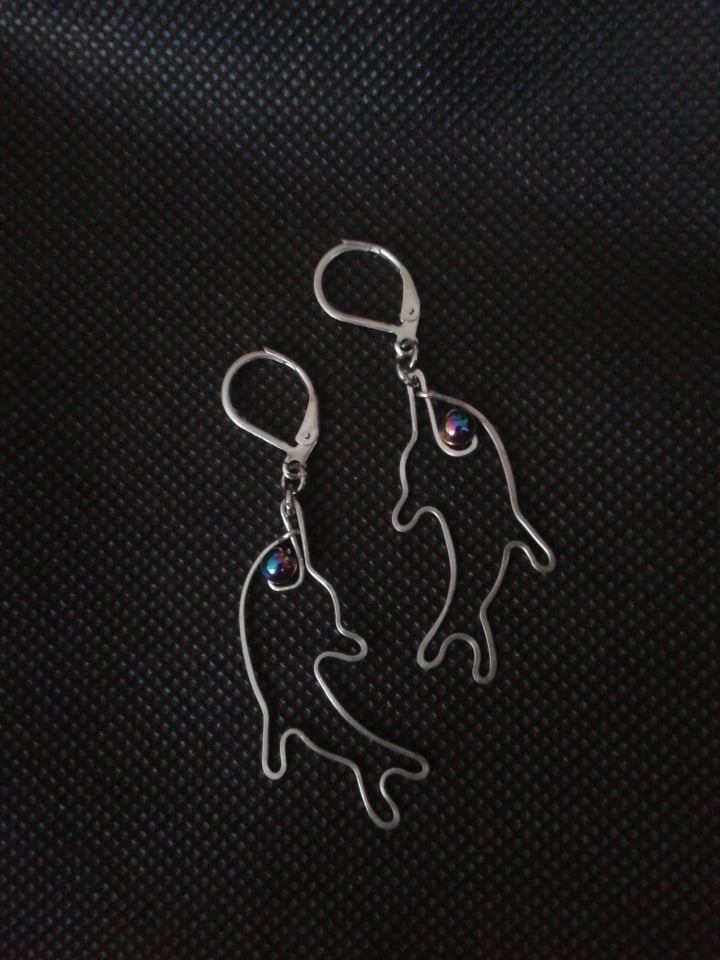 Delfín s Hematitem - náušnice - chirurgická ocel