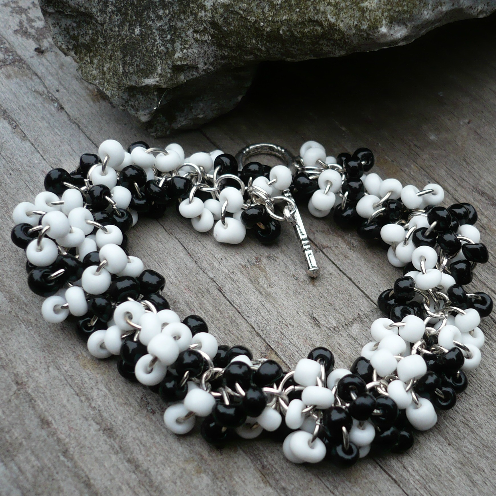 Black & White hrozny