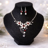 Ručně vyráběný květinový náhrdelník a náušnice – elegantní set 