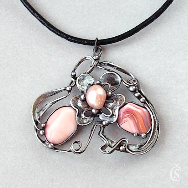 Květinový - Achát, perla