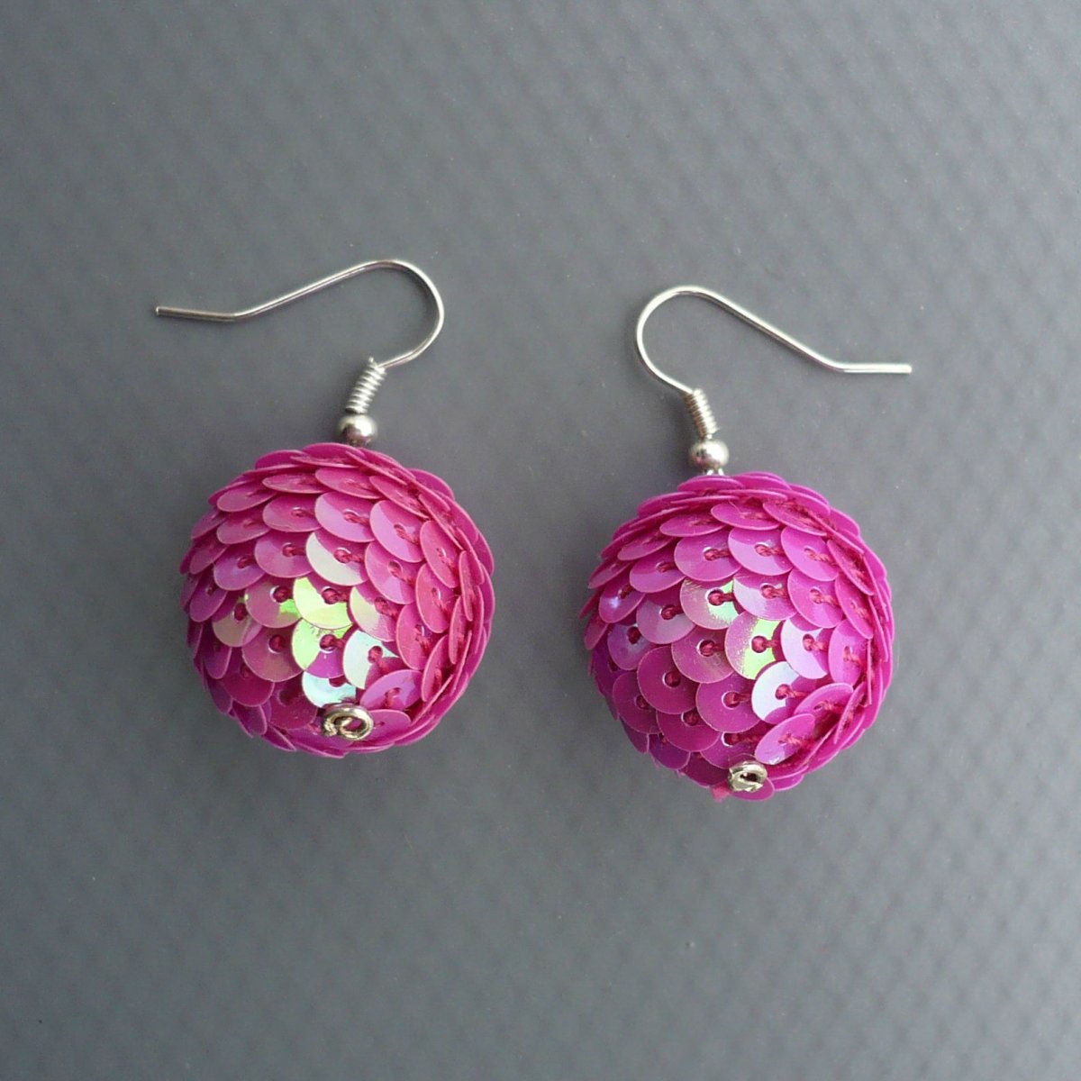 Velké růžové flitrové kuličky - náušnice