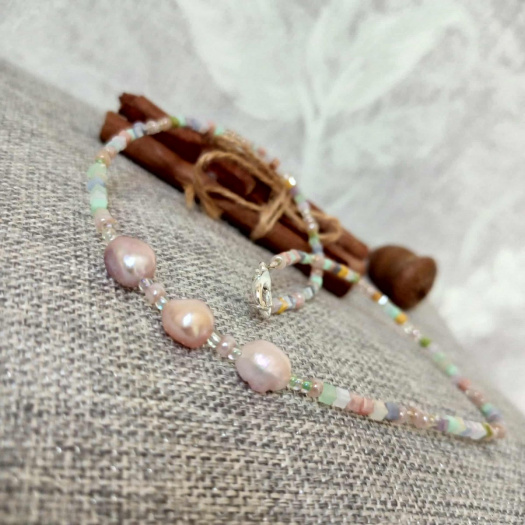 Náhrdelník jemný pastel a perly