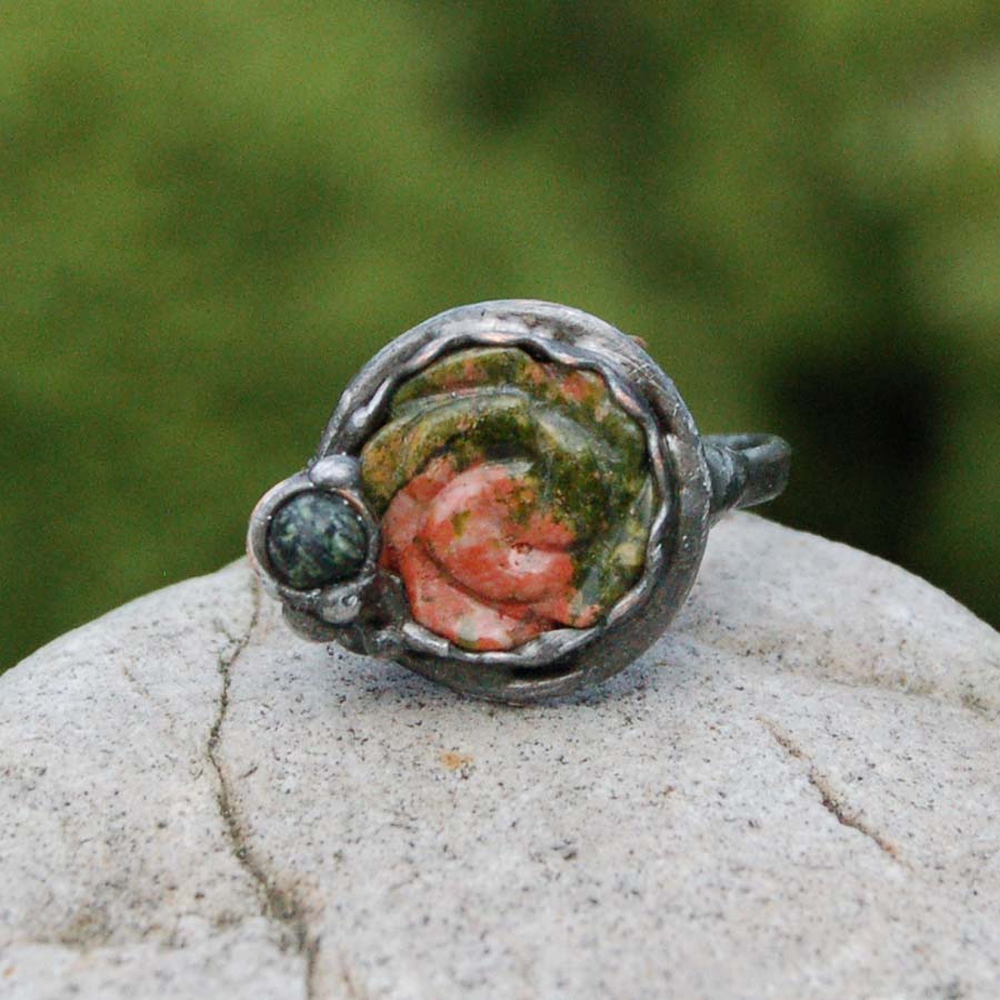 Prsten Unakit růže a serpentinit