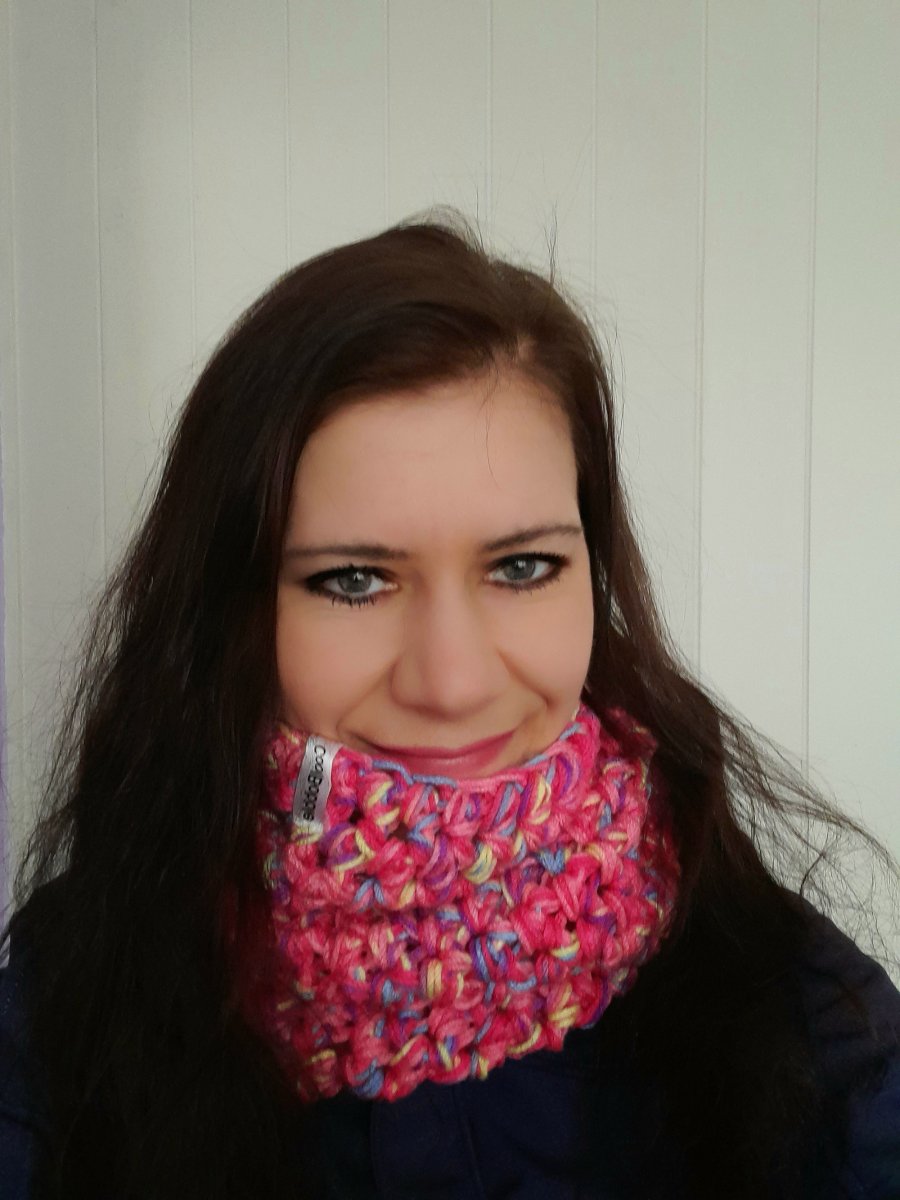 NÁKRČNÍK HÁČKOVANÝ