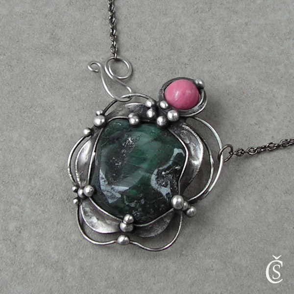 Květinový - Smaragd, Rodonit