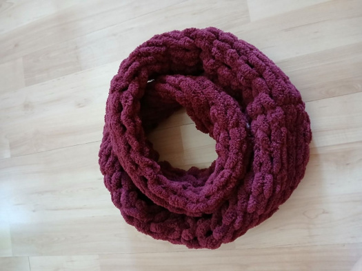 Měkký pletený nákrčník puffy - ostružinová