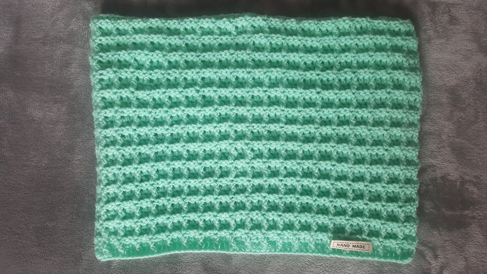 Háčkovaná deka v mentolové barvičce
