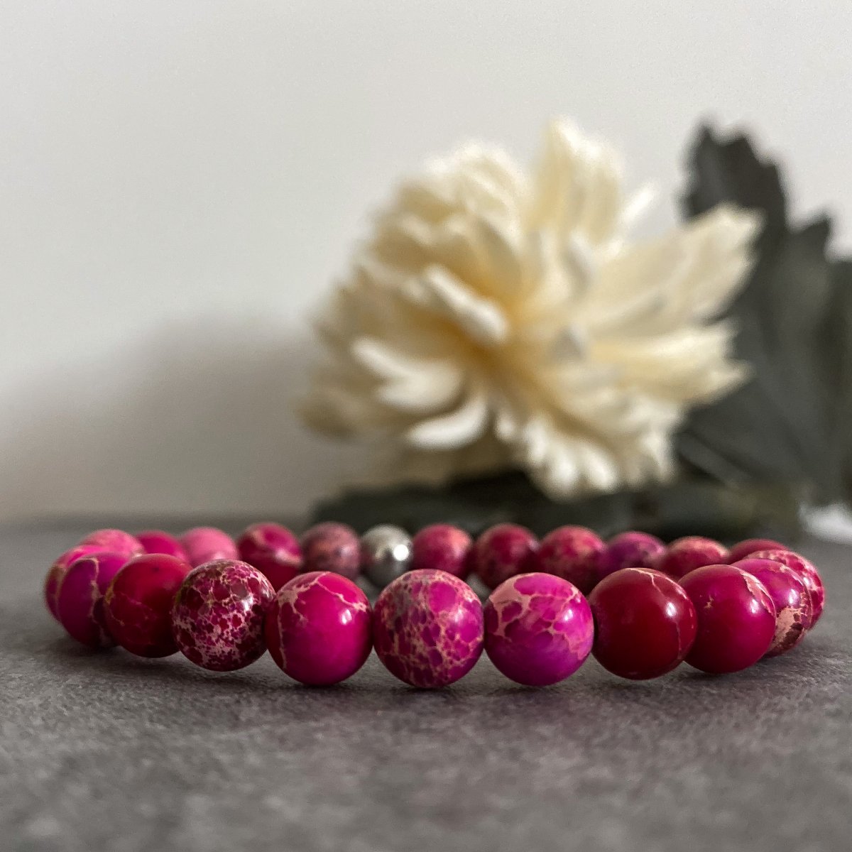 Minerální náramek - tmavě růžový regalit