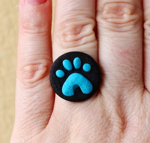 prstýnek s tlapičkou, stopou