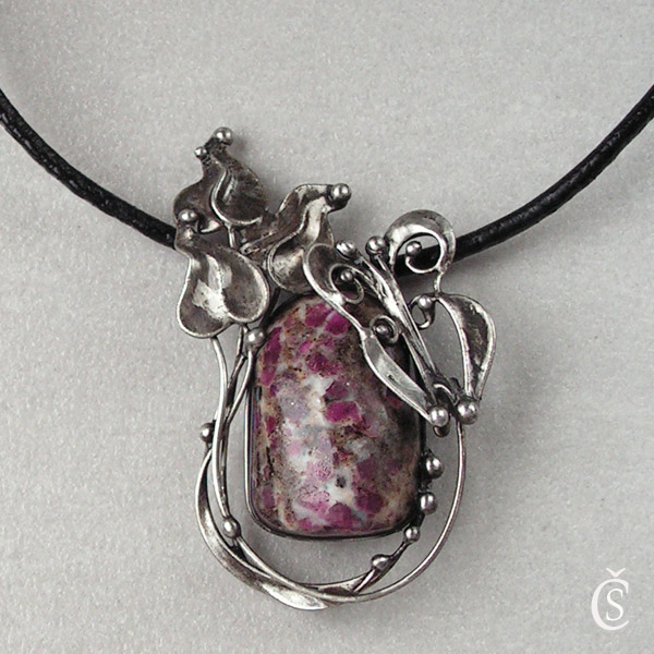 S motýlem - Rubín v Křemeni