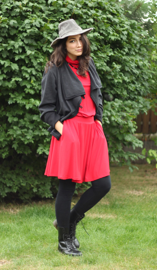 Červené zvonové šaty s krátkým rukávem