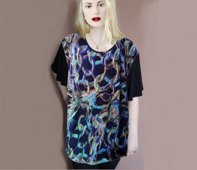 TRIČKO S BAREVNÝMI SMYČKAMI