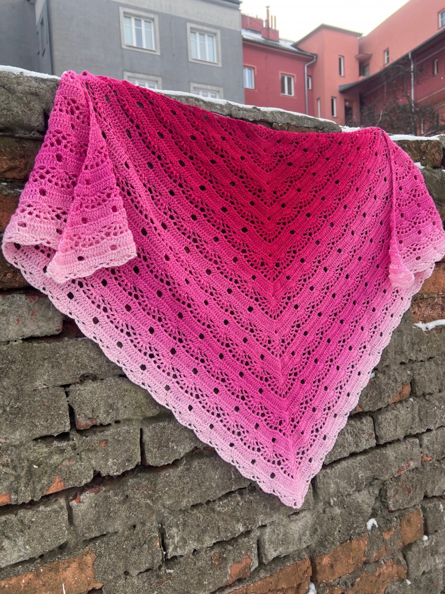 Jahodové zachumlání - háčkovaný pléd