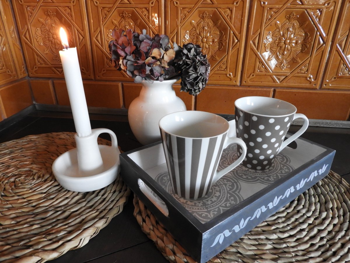 Originální dřevěný podnos šedý malý s mandalami