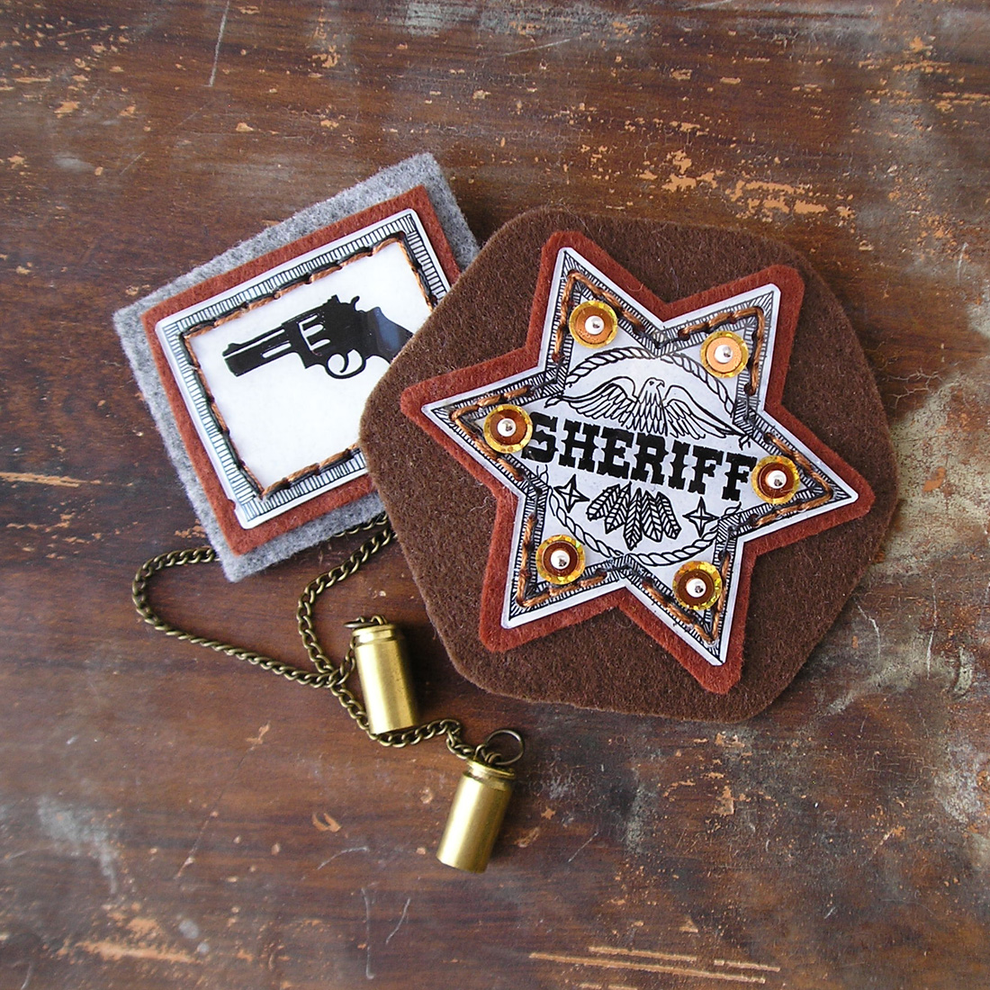 brož SHERIFF, hnědá