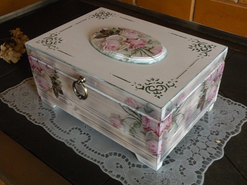 Šperkovnice maxi poschoďová reliéfem 