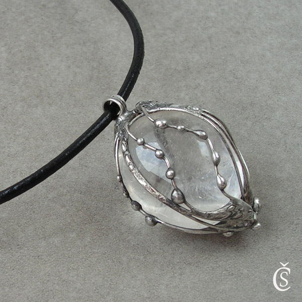 Zrnko pochybností - Křišťál