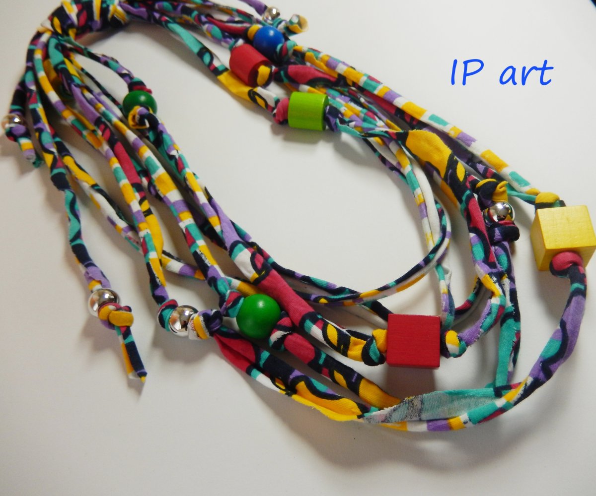 Náhrdelník z úpletu s dřevěnkami