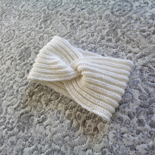 Čelenka ,,Dívčí bílá, křížená"