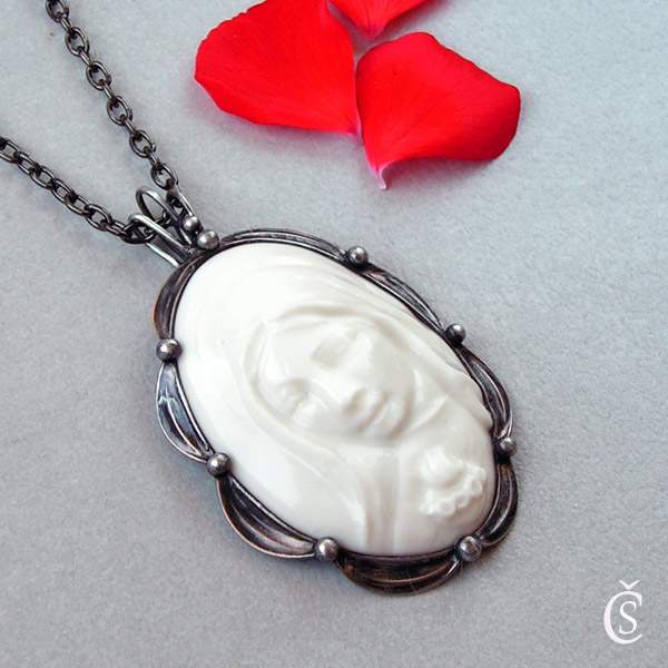 Bílá Madona - porcelán