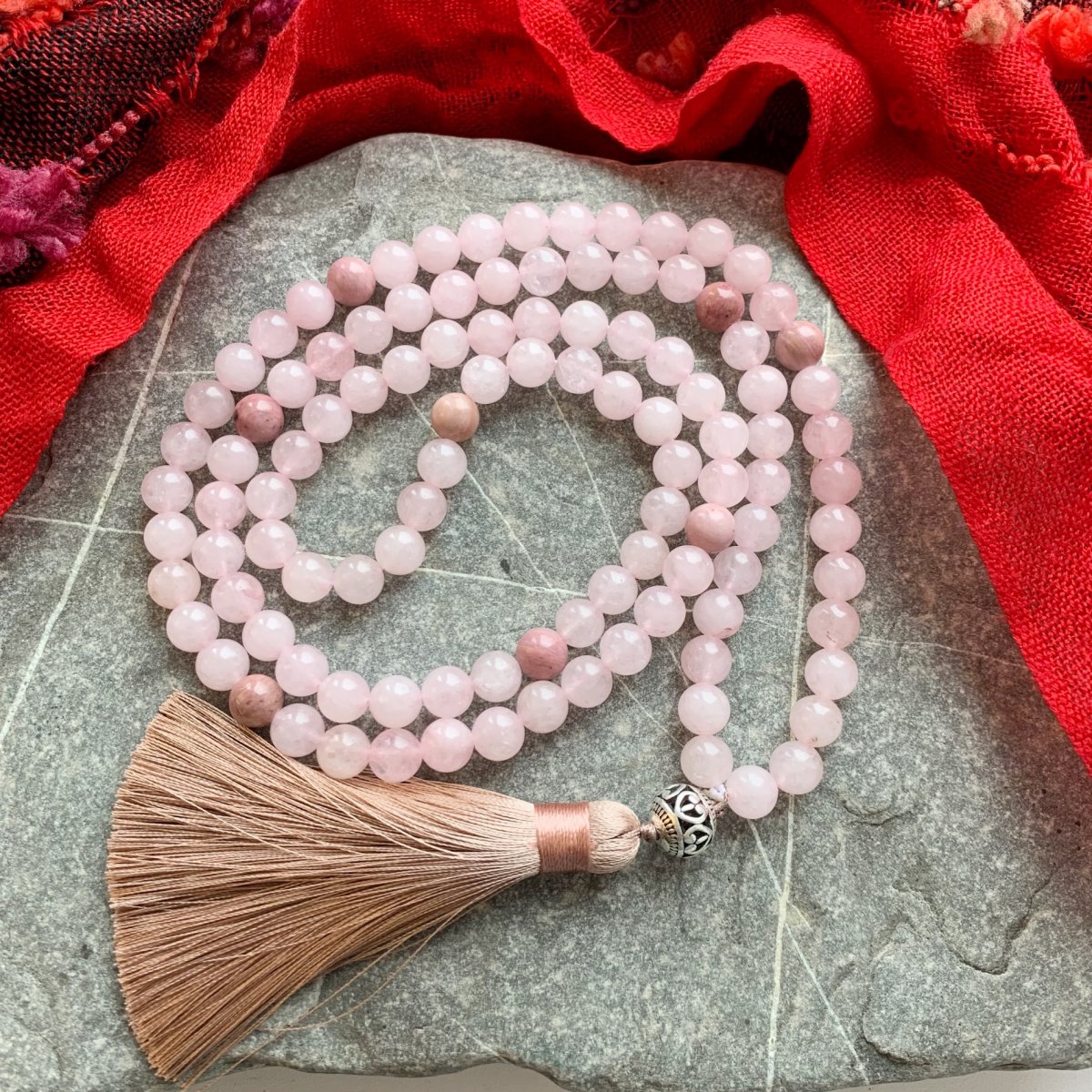 Japa mála - růženín a rodonit