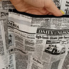 Pánská zástěra s potiskem novin
