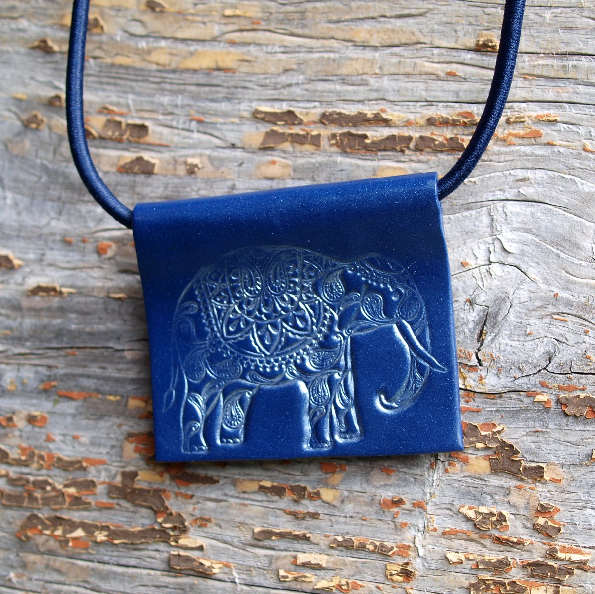 Sloník - stříbrnomodrý