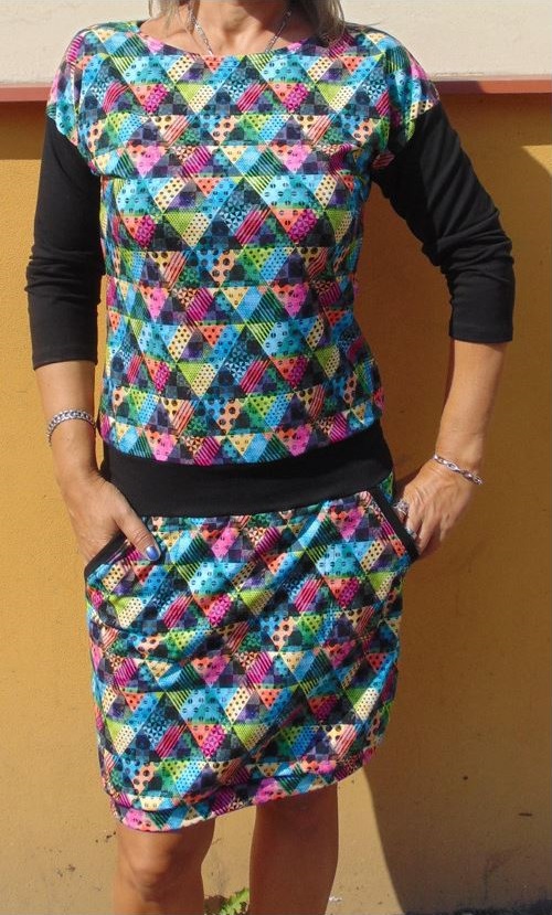 Šaty triangly s 3/4 rukávy S - XXXL