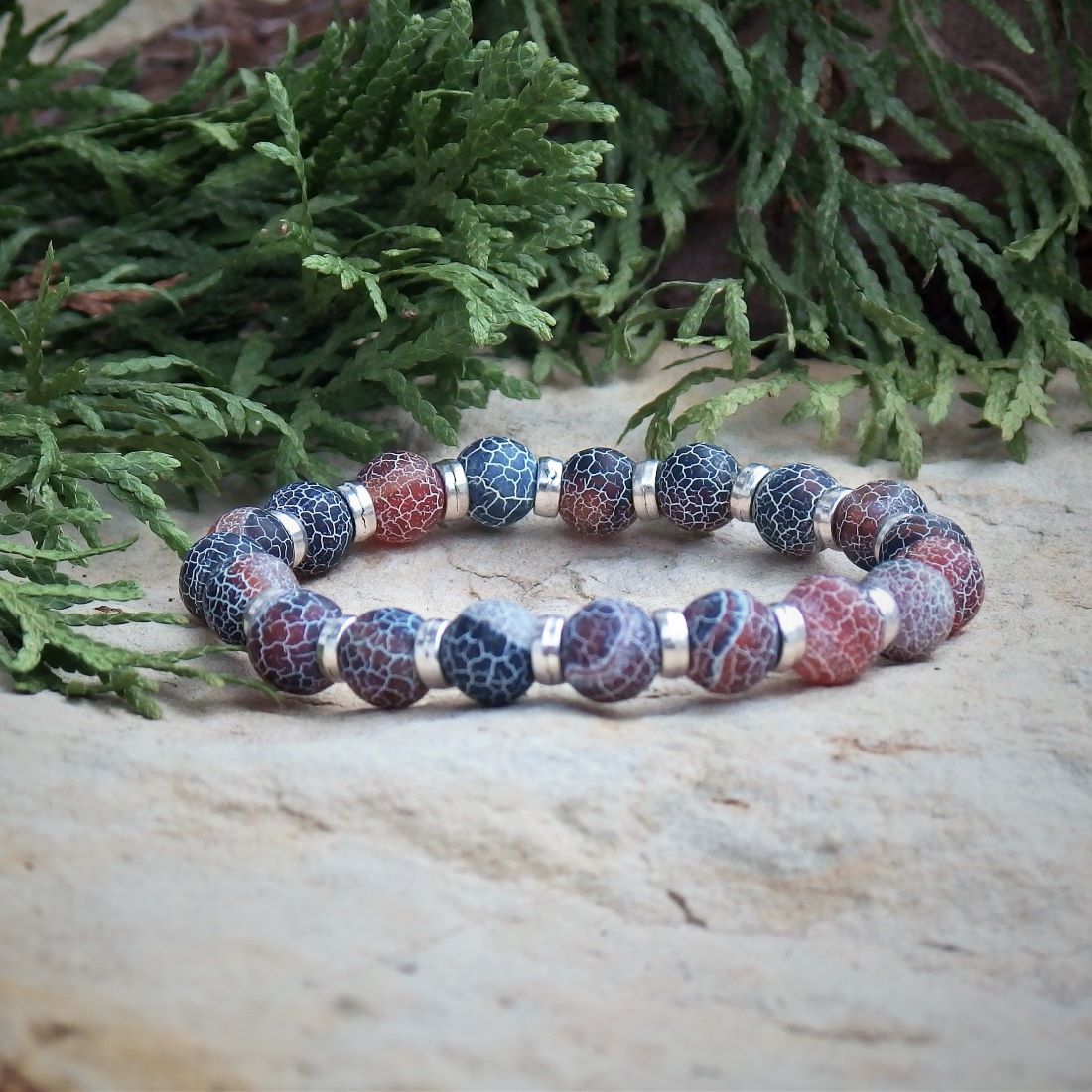 Náramek z matného pukaného achátu