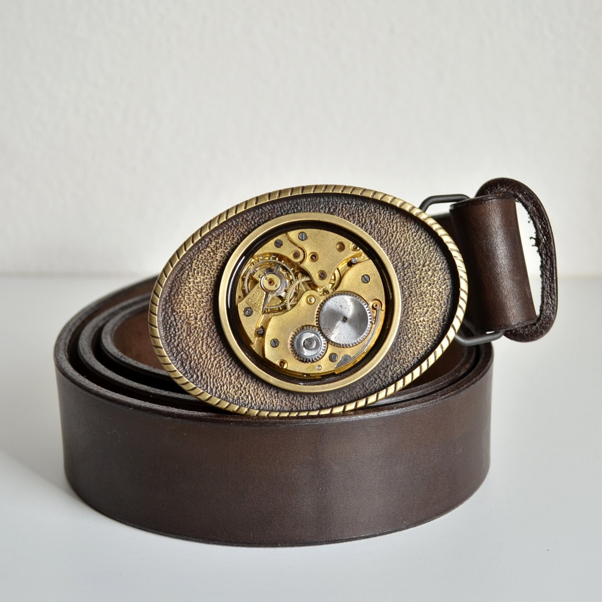 Hnědý kožený steampunkový opasek,spona strojková