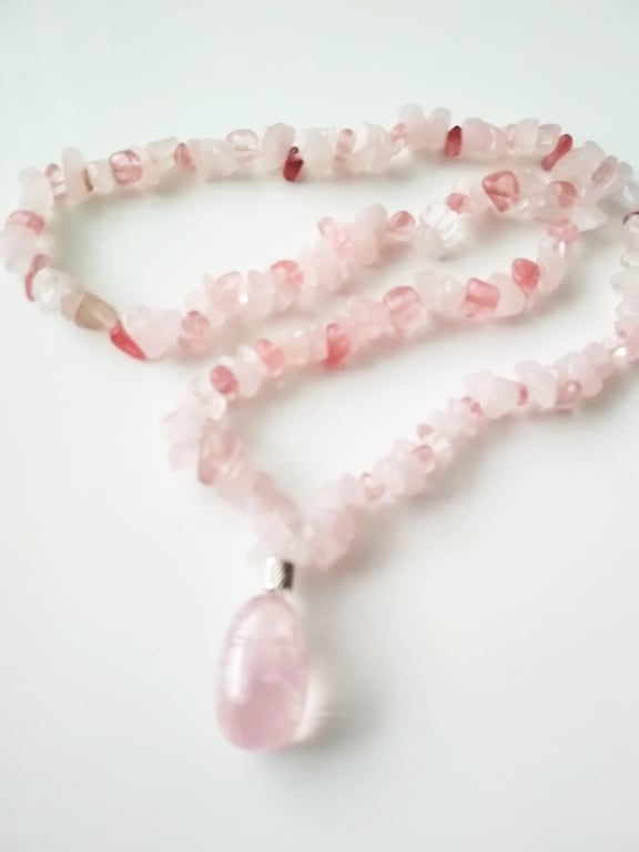 Náhrdelník z růženínu a obsidiánu