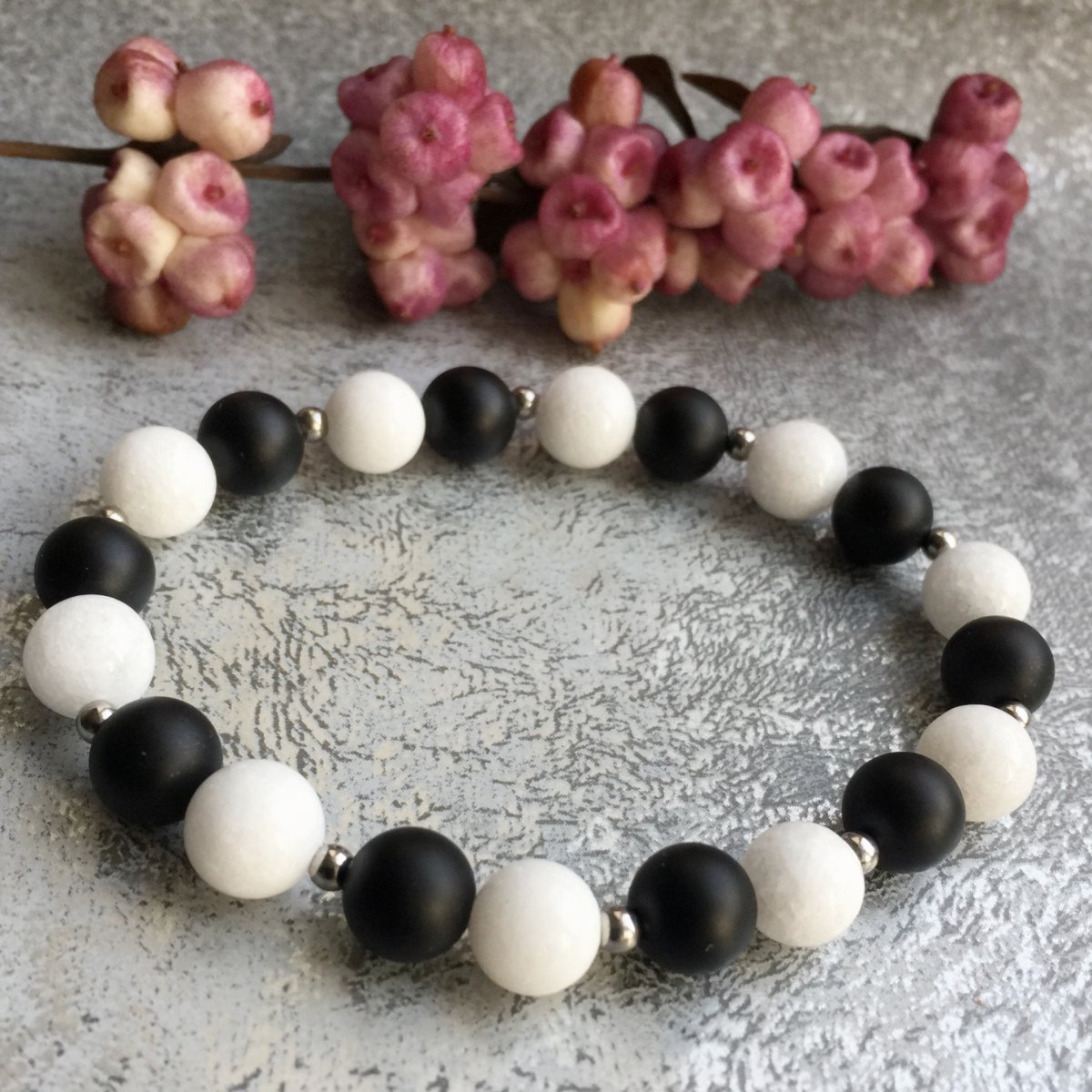 B & W - jadeit s onyxem