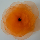 Oranžová květinová brož