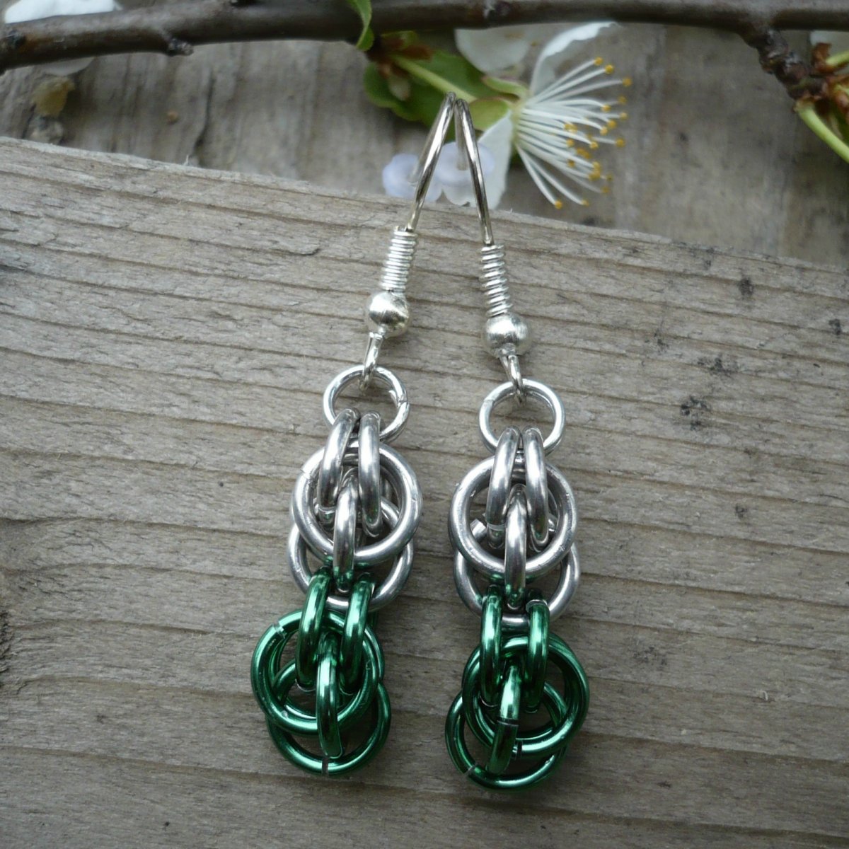 Kroužkované uzlíky green & silver - náušnice