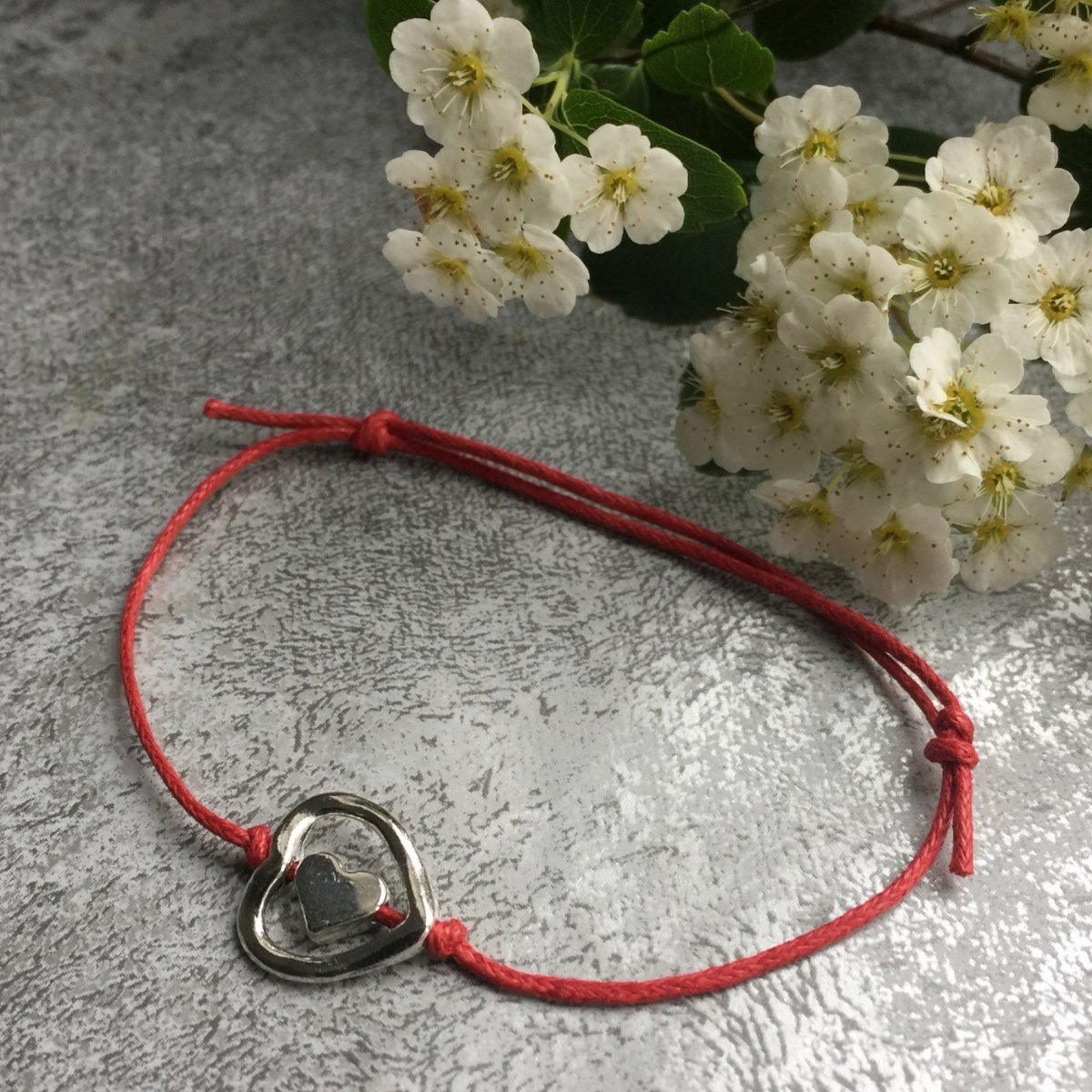 Srdíčko v srdci - červený náramek