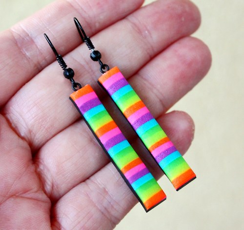 neonové úzké náušnice