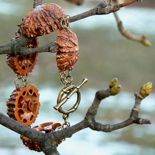 Skořápky ořechů - přírodní náramek
