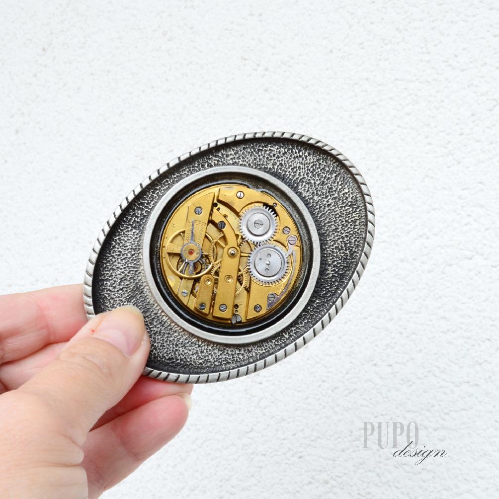 Opasková spona, strojek z kapesních hodinek