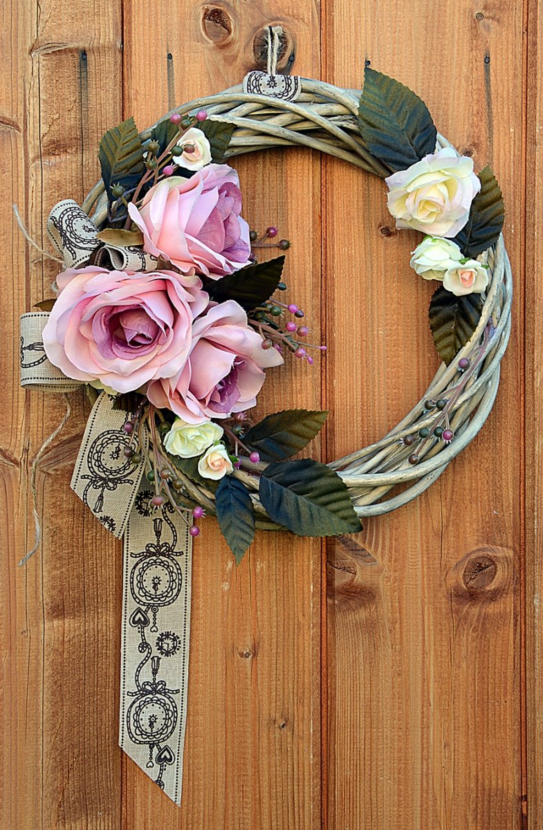 ,,čas růží,, věnec