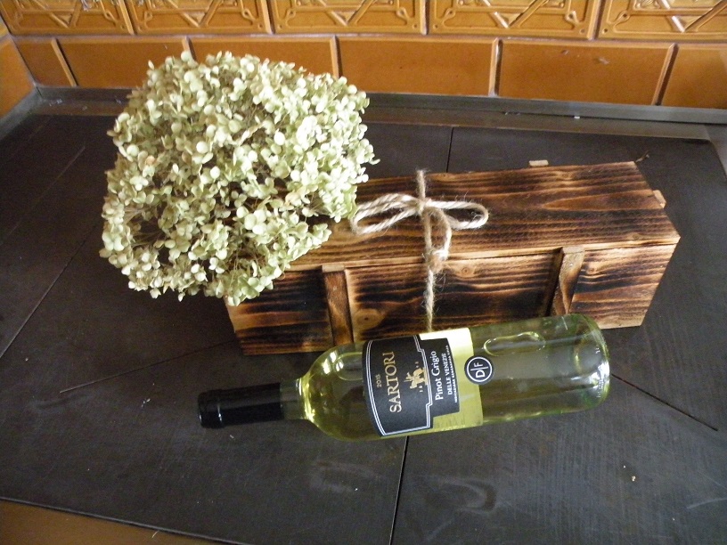 Rustikální krabice na láhev vína - krása dřeva přírodní