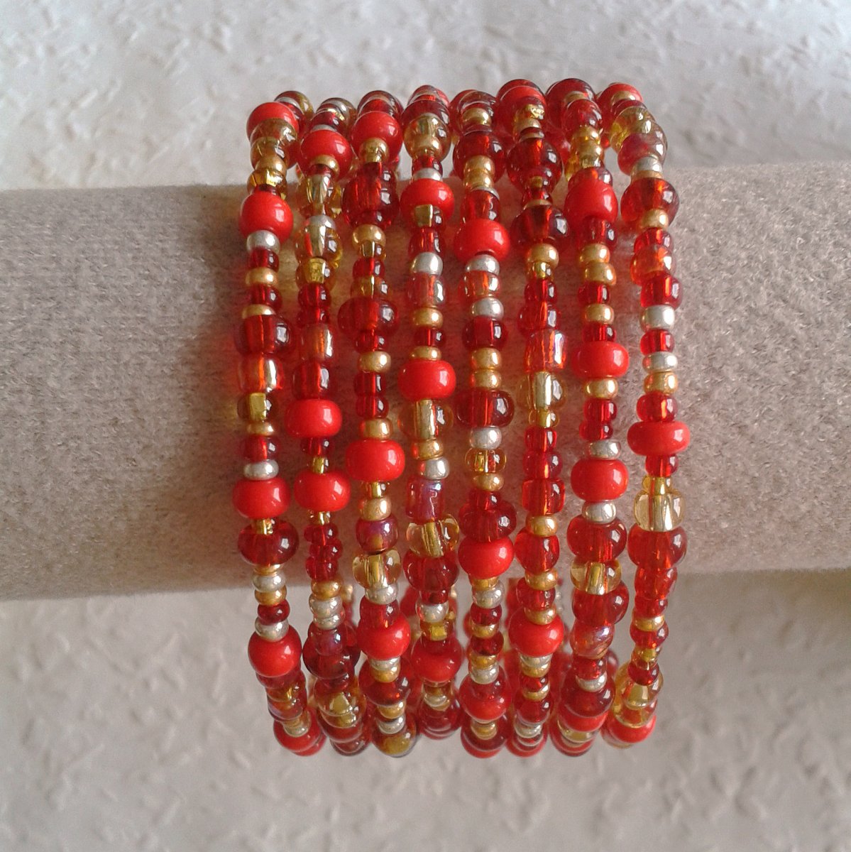 aiv0722	Paměťový náramek Červeno-zlatý 7mm 