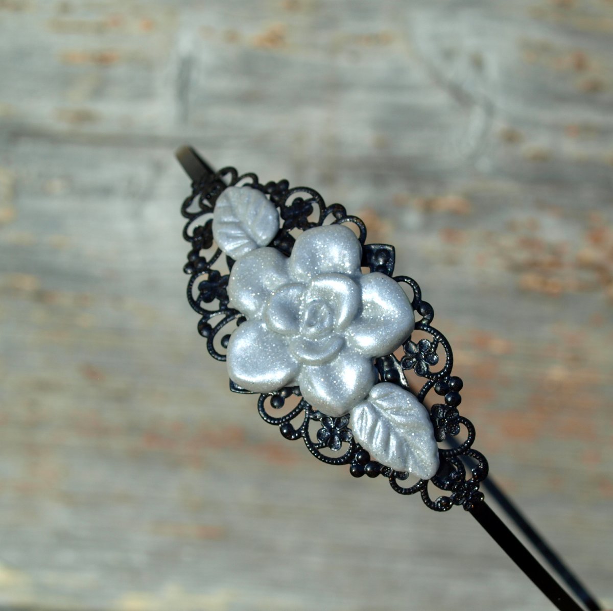 Čelenka - Stříbrnošedá kytka