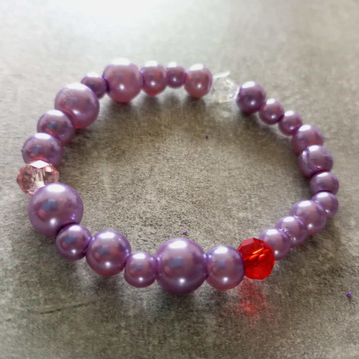 Náramek světle fialové perličky