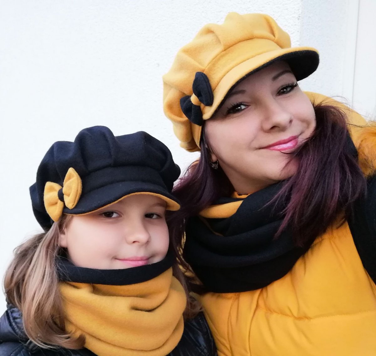 bekovka ,kšiltovka,dámská -černá-hořčicová s mašlí