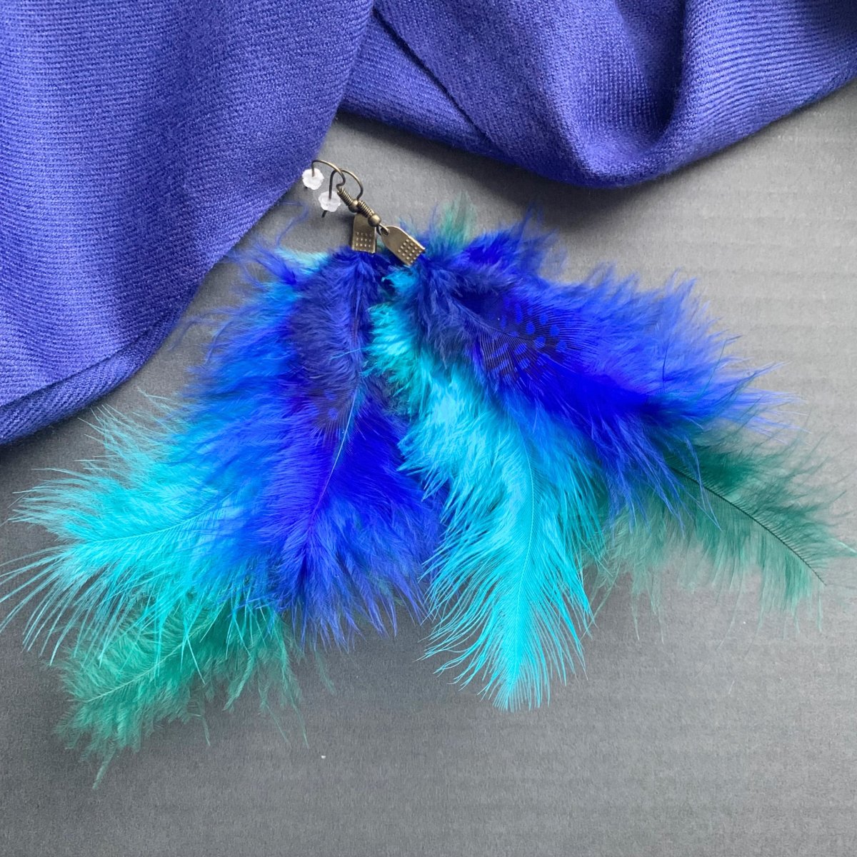 Modro-tyrkysovo-zelená pírka