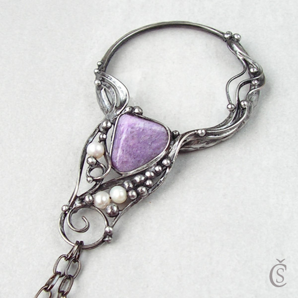 Lupa - Čaroit, perla