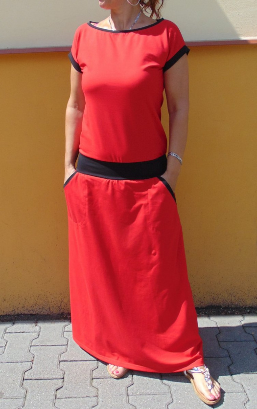 Dlouhé šaty - červené s lodičkovým výstřihem S - XXXL