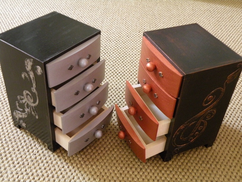 Minikomodka s reliéfem