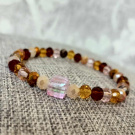 Náramek broušené korálky s kostkou