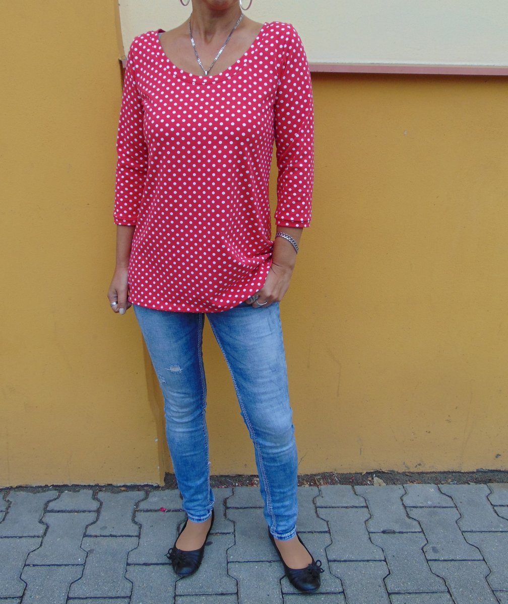 Volné tričko s 3/4 rukávem - puntíky na červené (bavlna)